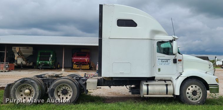 image for item GY9545 2005 International 9200i  semi truck