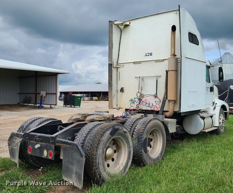 image for item GY9545 2005 International 9200i  semi truck