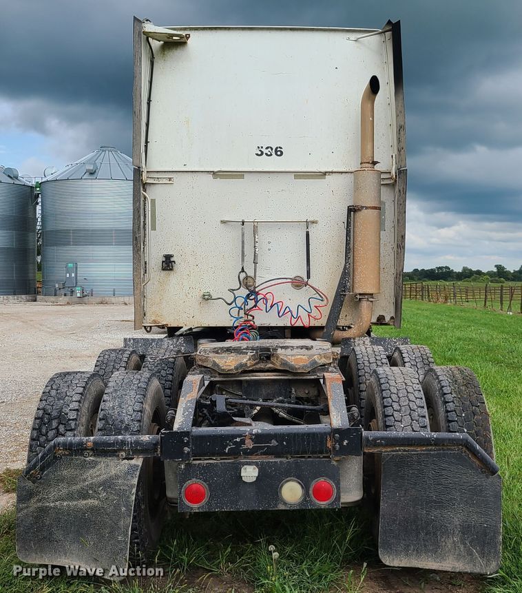 image for item GY9545 2005 International 9200i  semi truck