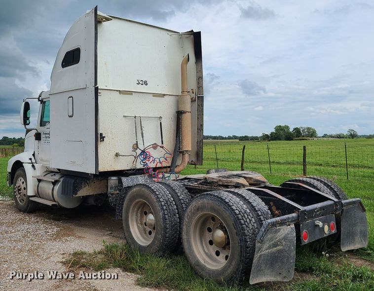 image for item GY9545 2005 International 9200i  semi truck