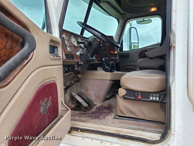 image for item GY9545 2005 International 9200i  semi truck