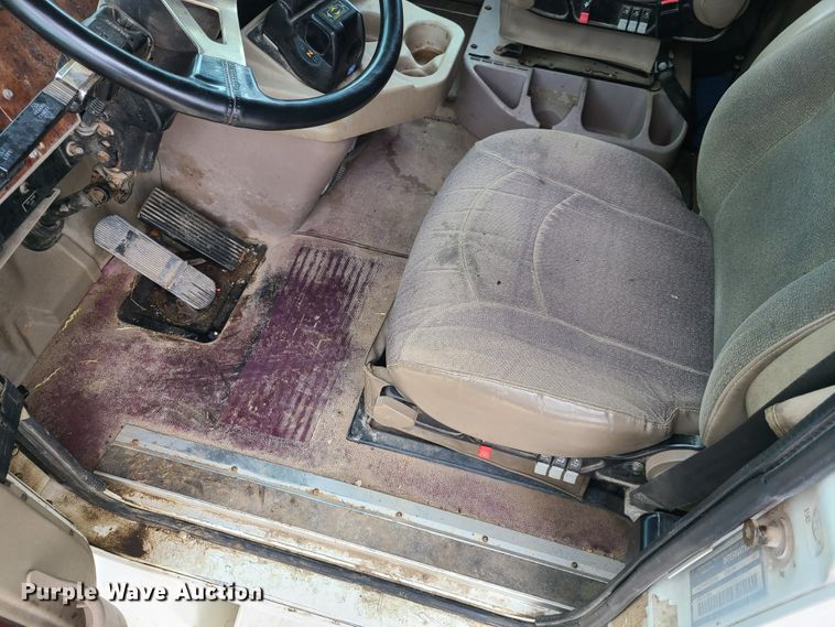 image for item GY9545 2005 International 9200i  semi truck