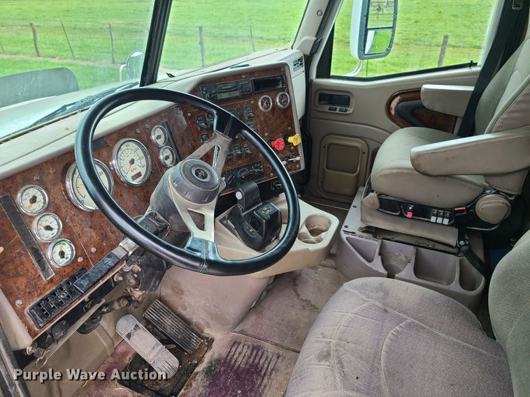 image for item GY9545 2005 International 9200i  semi truck