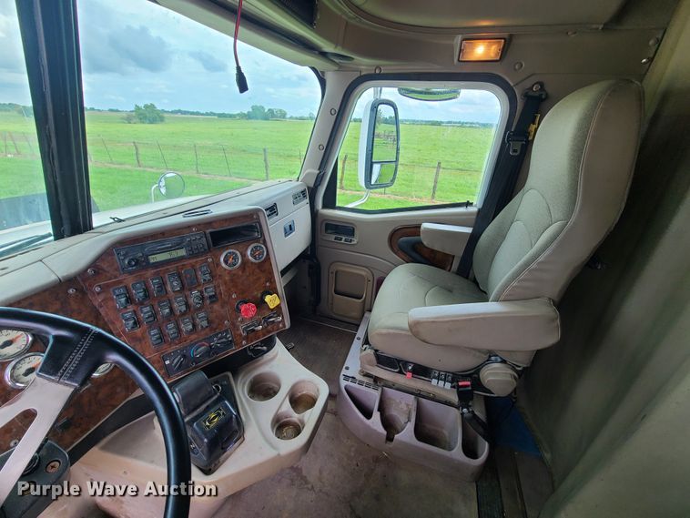 image for item GY9545 2005 International 9200i  semi truck