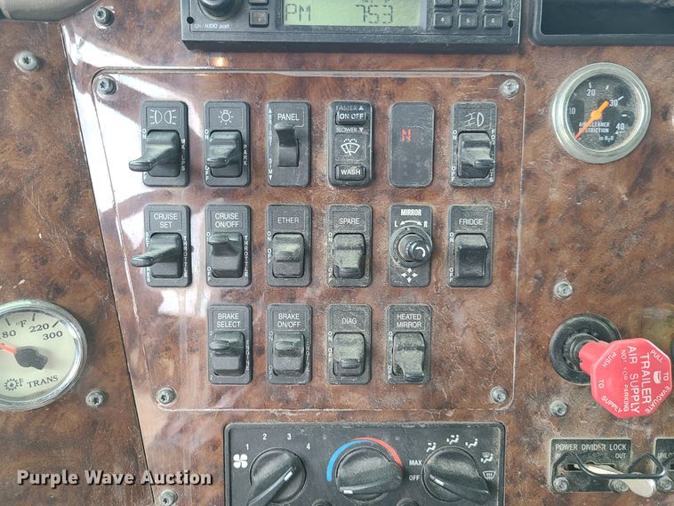 image for item GY9545 2005 International 9200i  semi truck