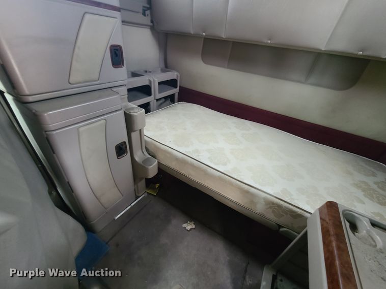 image for item GY9545 2005 International 9200i  semi truck