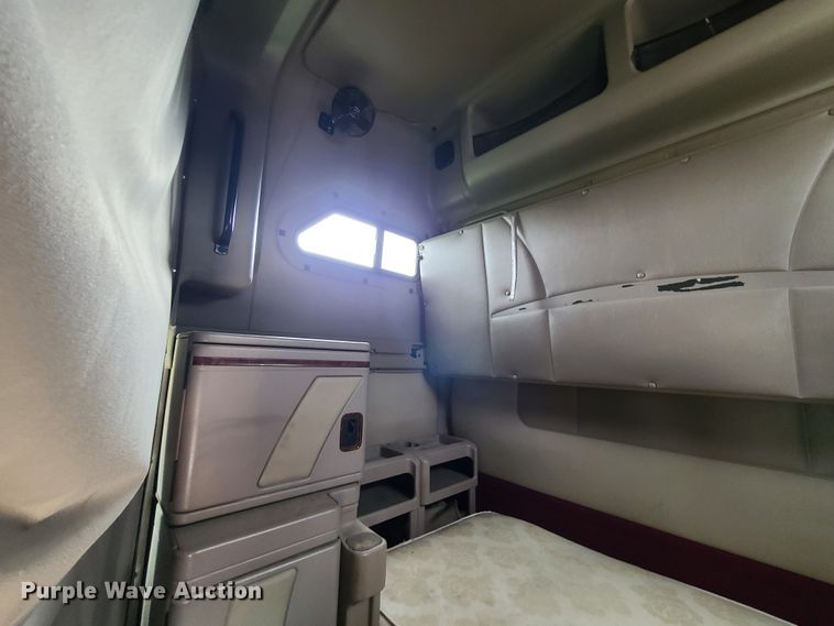 image for item GY9545 2005 International 9200i  semi truck