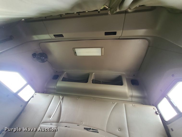 image for item GY9545 2005 International 9200i  semi truck