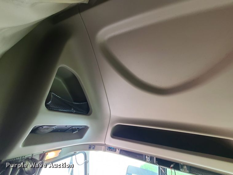 image for item GY9545 2005 International 9200i  semi truck