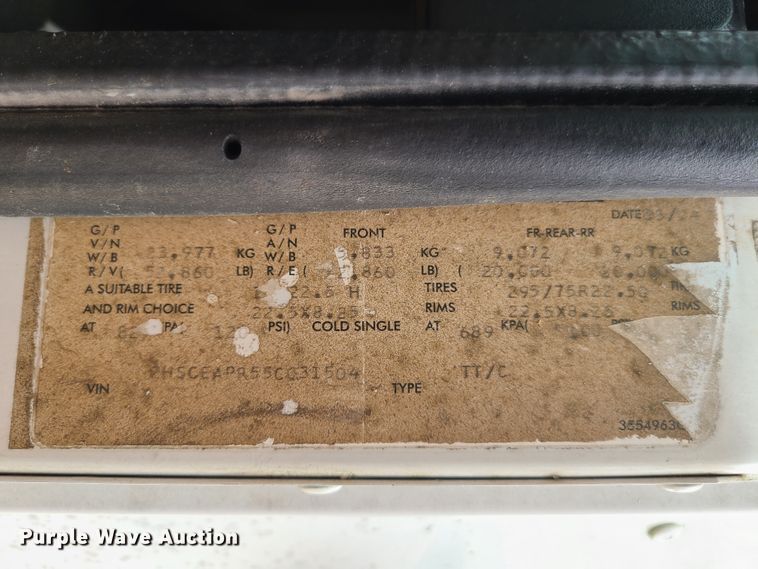 image for item GY9545 2005 International 9200i  semi truck