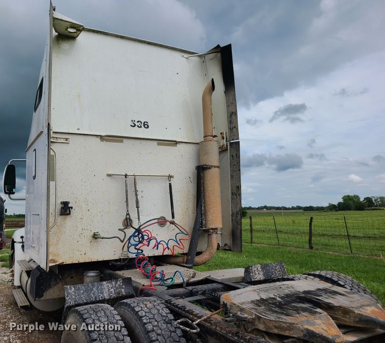 image for item GY9545 2005 International 9200i  semi truck