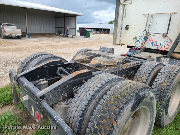 image for item GY9545 2005 International 9200i  semi truck