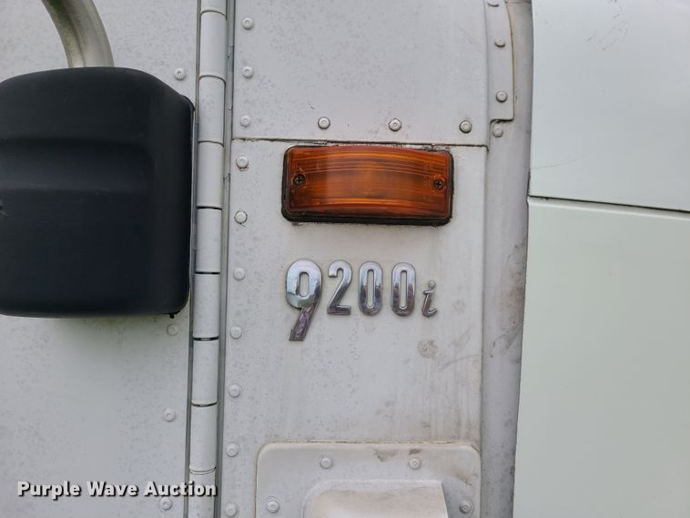 image for item GY9545 2005 International 9200i  semi truck