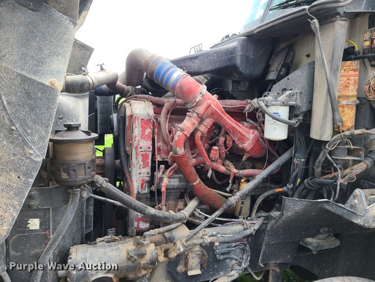 image for item GY9545 2005 International 9200i  semi truck