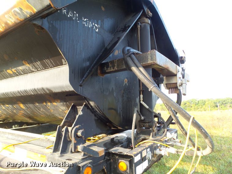 image for item HF9573 2000 Trail King TK60SSD-392 side dump trailer