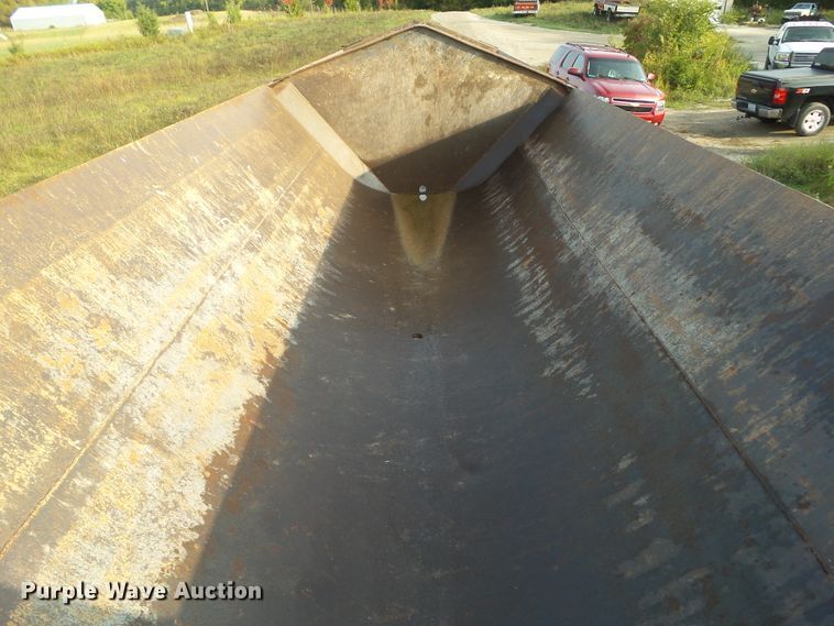 image for item HF9573 2000 Trail King TK60SSD-392 side dump trailer