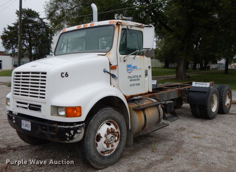 image for item HJ9640 1997 International 8100  truck cab and chassis