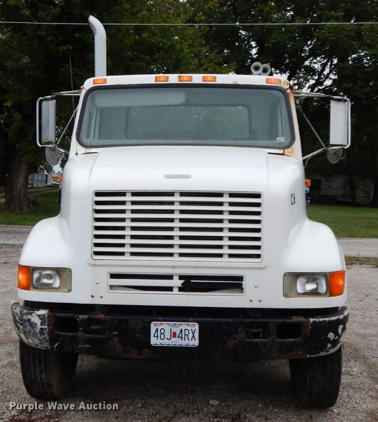 image for item HJ9640 1997 International 8100  truck cab and chassis