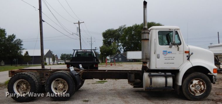 image for item HJ9640 1997 International 8100  truck cab and chassis