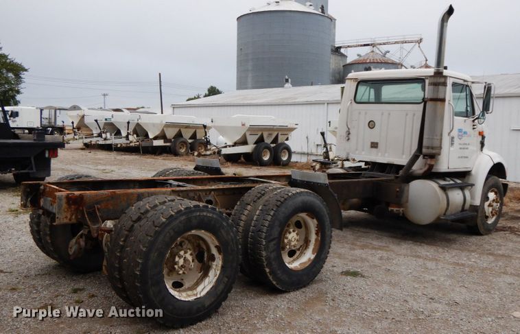 image for item HJ9640 1997 International 8100  truck cab and chassis