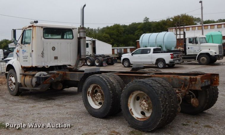 image for item HJ9640 1997 International 8100  truck cab and chassis