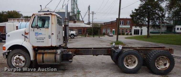 image for item HJ9640 1997 International 8100  truck cab and chassis