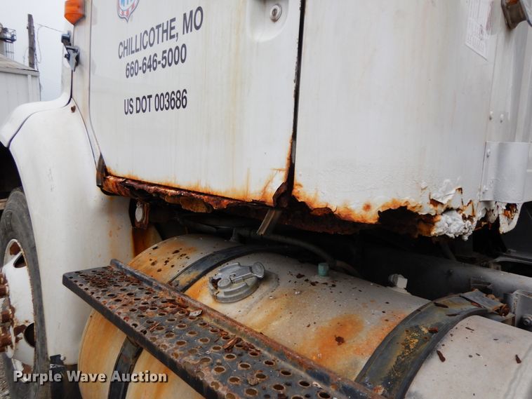 image for item HJ9640 1997 International 8100  truck cab and chassis