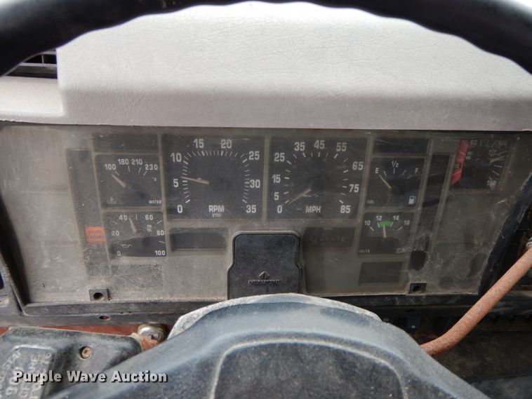 image for item HJ9640 1997 International 8100  truck cab and chassis