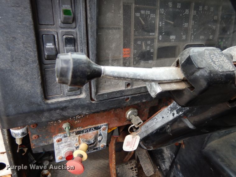 image for item HJ9640 1997 International 8100  truck cab and chassis