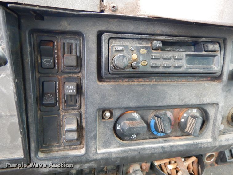 image for item HJ9640 1997 International 8100  truck cab and chassis