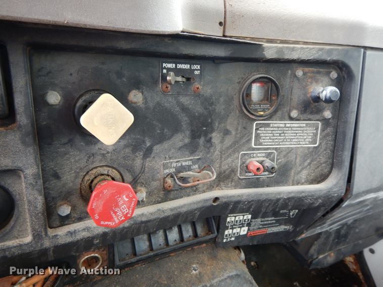 image for item HJ9640 1997 International 8100  truck cab and chassis