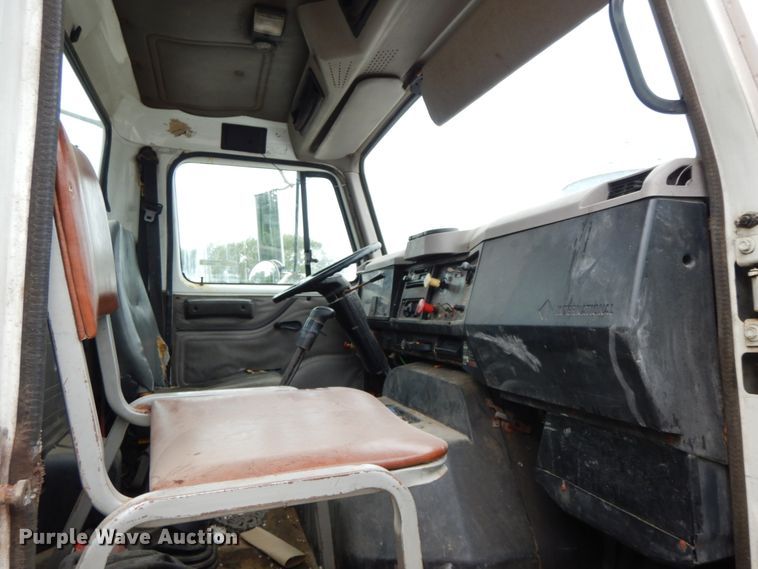 image for item HJ9640 1997 International 8100  truck cab and chassis