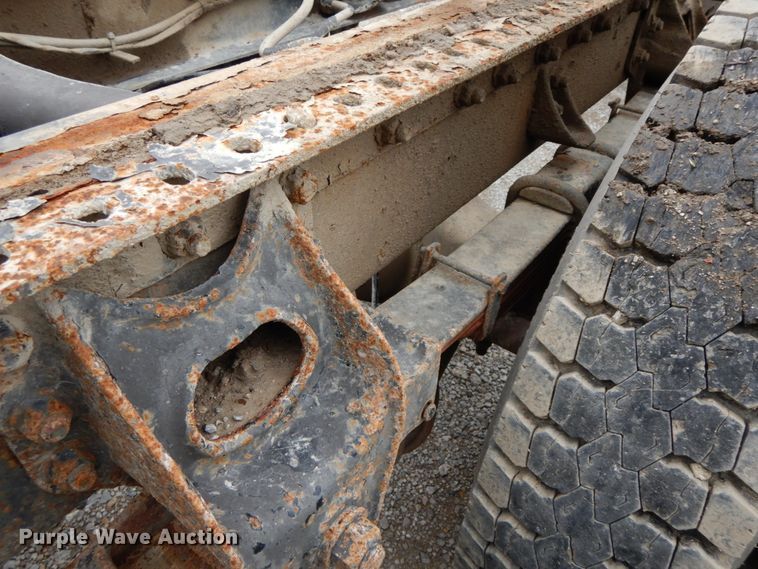 image for item HJ9640 1997 International 8100  truck cab and chassis