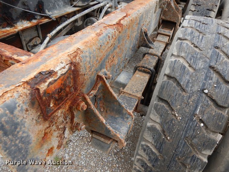 image for item HJ9640 1997 International 8100  truck cab and chassis