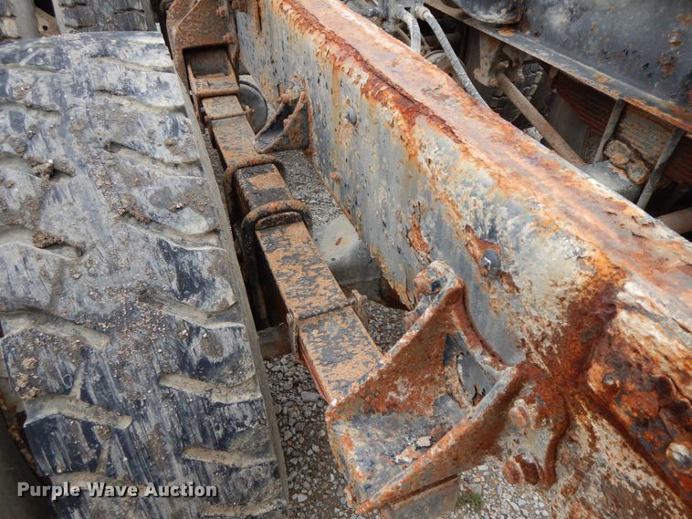 image for item HJ9640 1997 International 8100  truck cab and chassis