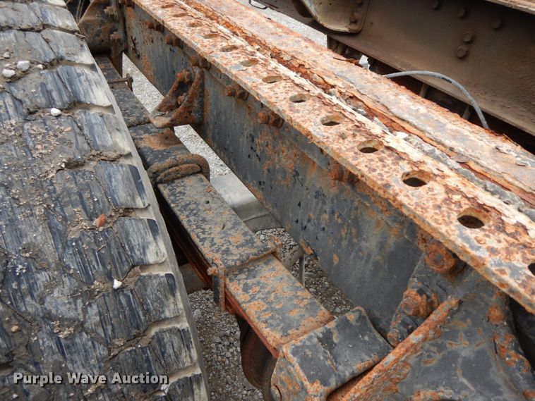 image for item HJ9640 1997 International 8100  truck cab and chassis