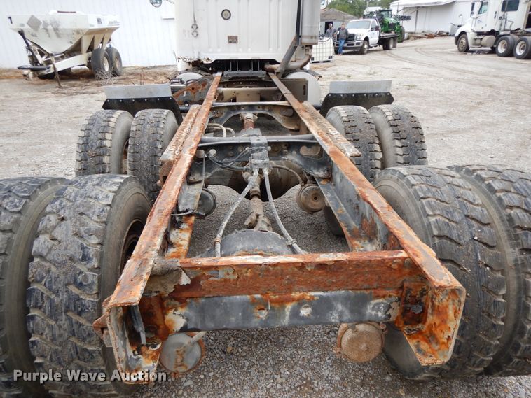 image for item HJ9640 1997 International 8100  truck cab and chassis