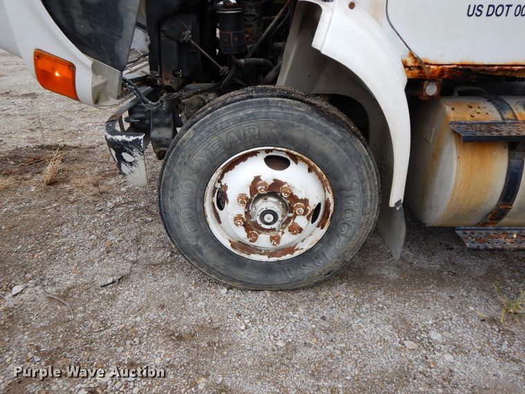 image for item HJ9640 1997 International 8100  truck cab and chassis