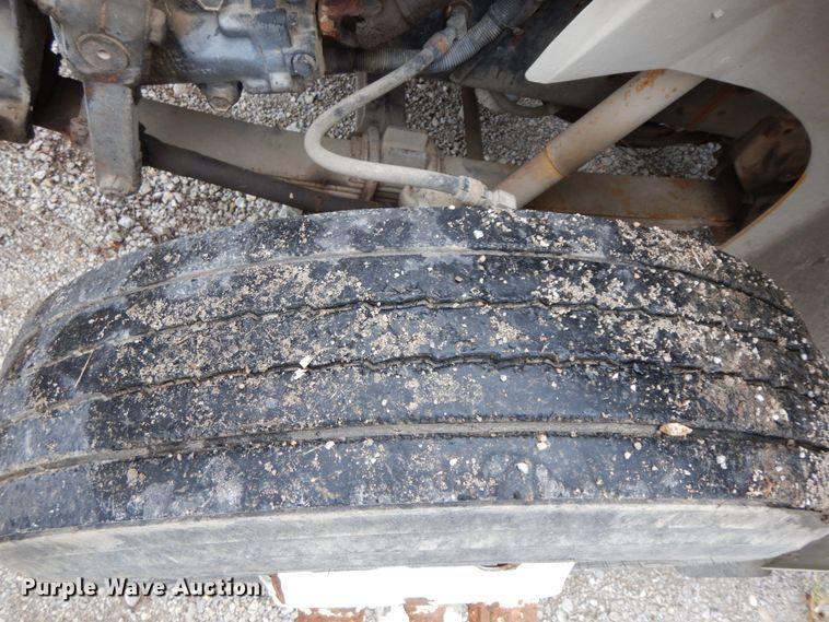 image for item HJ9640 1997 International 8100  truck cab and chassis