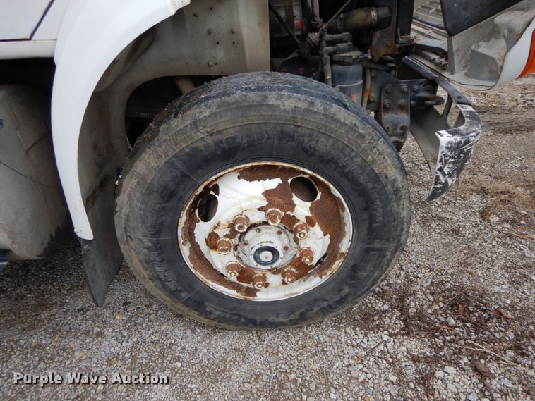 image for item HJ9640 1997 International 8100  truck cab and chassis