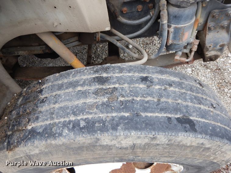 image for item HJ9640 1997 International 8100  truck cab and chassis