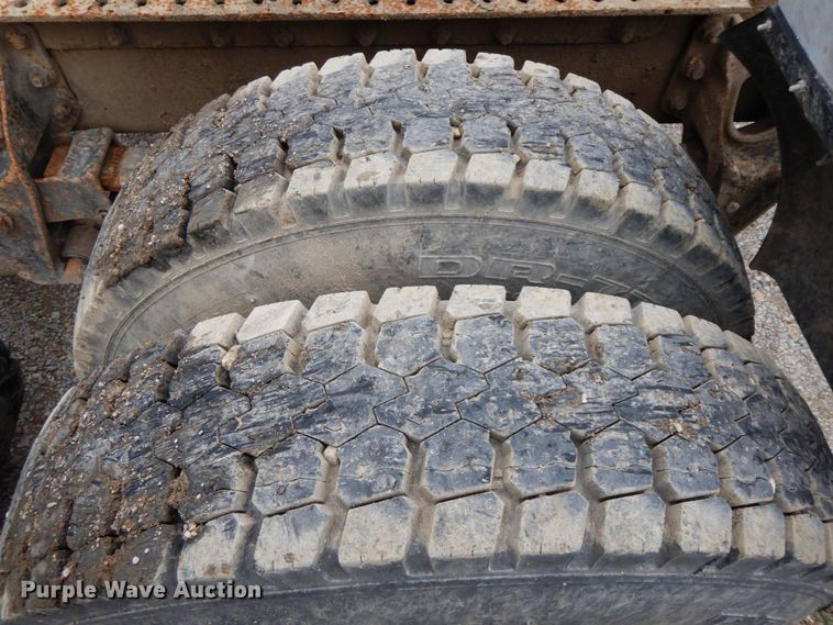 image for item HJ9640 1997 International 8100  truck cab and chassis