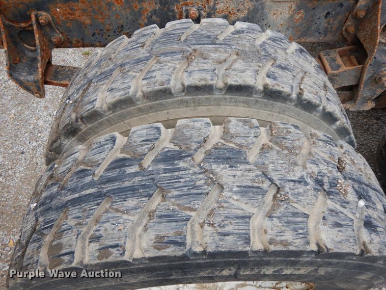 image for item HJ9640 1997 International 8100  truck cab and chassis