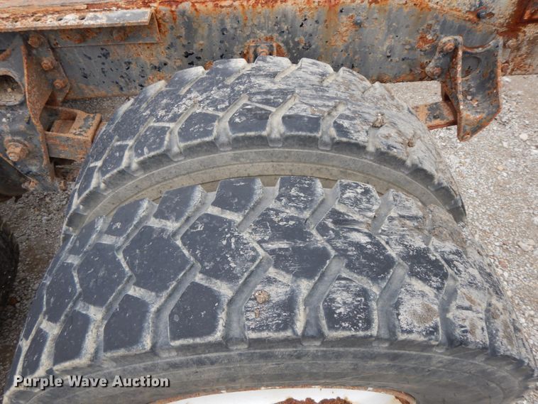 image for item HJ9640 1997 International 8100  truck cab and chassis