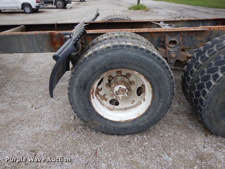 image for item HJ9640 1997 International 8100  truck cab and chassis