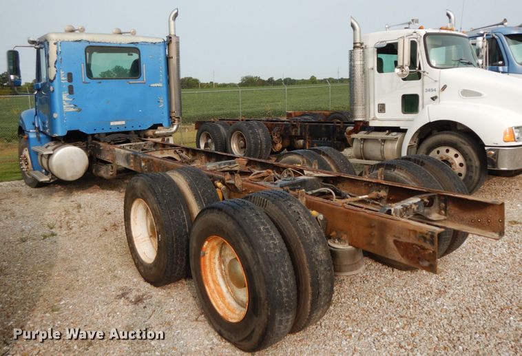 image for item HJ9663 2007 Freightliner Columbia  truck cab and chassis