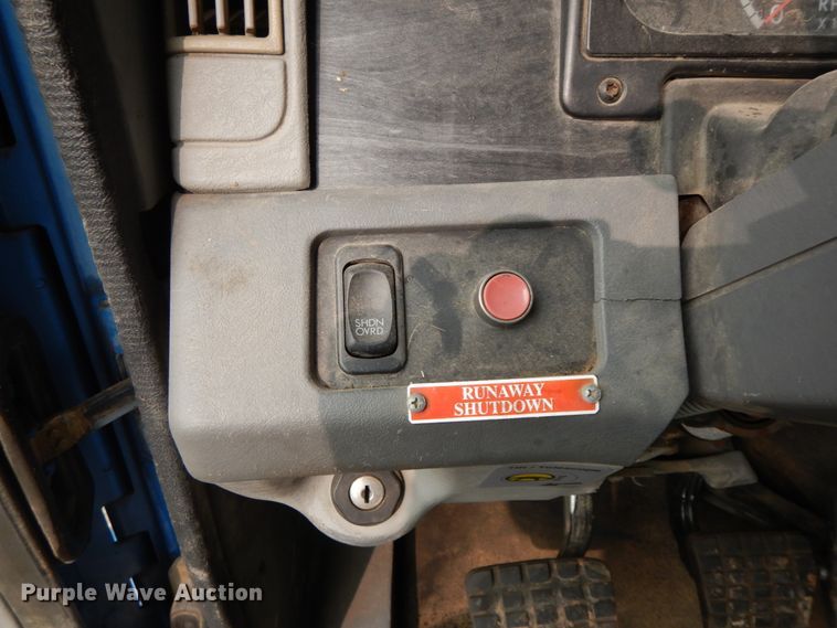 image for item HJ9663 2007 Freightliner Columbia  truck cab and chassis