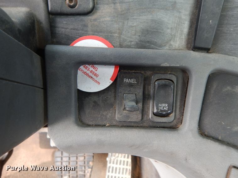 image for item HJ9663 2007 Freightliner Columbia  truck cab and chassis