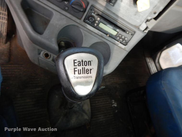 image for item HJ9663 2007 Freightliner Columbia  truck cab and chassis