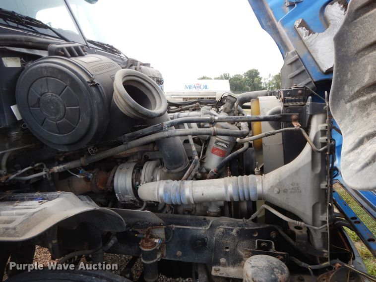 image for item HJ9663 2007 Freightliner Columbia  truck cab and chassis